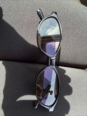 Black Oval Women’s Sunglasses - Classic UV Protection
